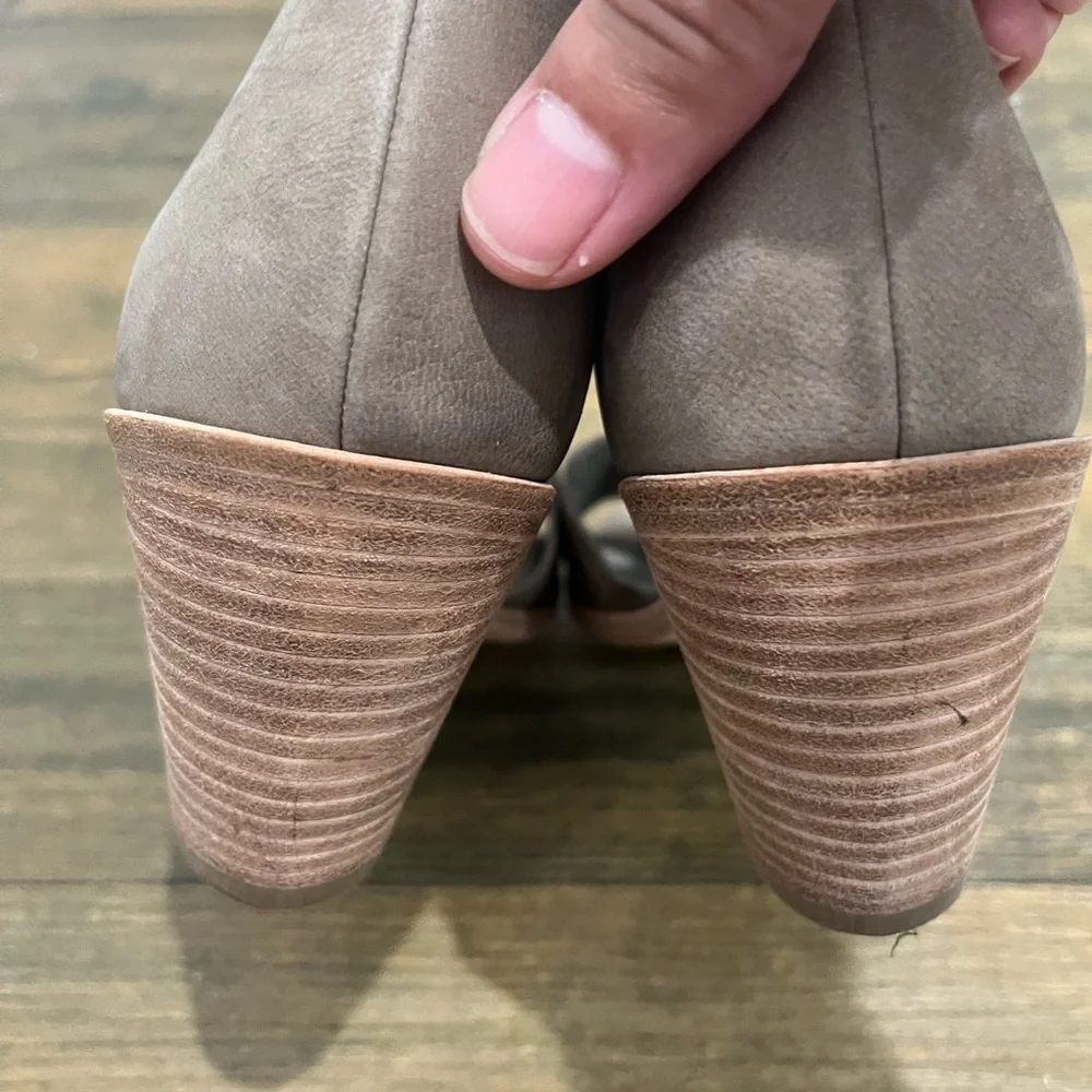 Eileen Fisher‎ Tan Suede Leather Sandals Size 8